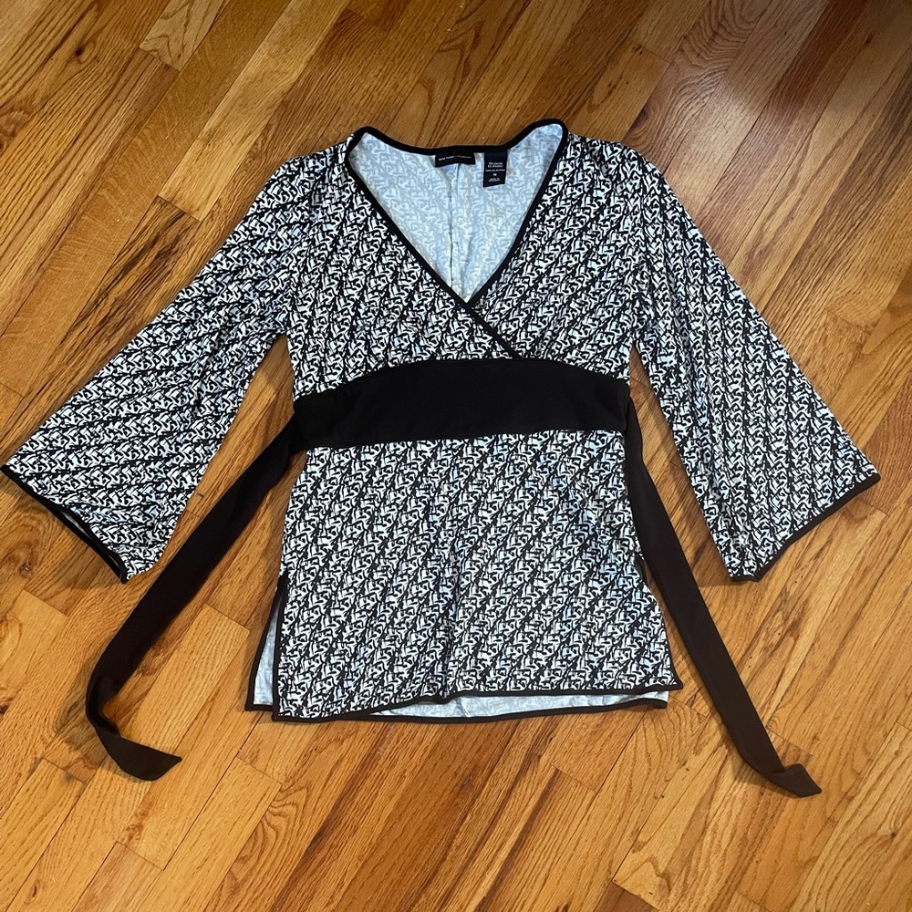 SOLD‼️ 6/$30 🛍  New York & Company Black and White Print Top